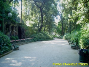 Il viale principale della Floridiana (maggio 2005)