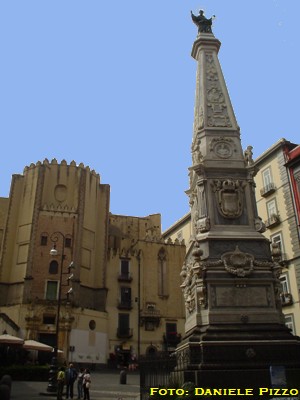 Piazzza San Domenico - Guglia (foto: maggio 2007)