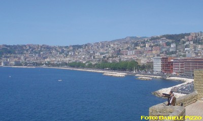 ViaCaracciolo1.jpg (23985 byte)