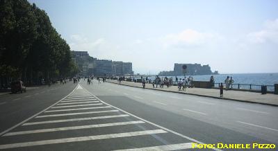 ViaCaracciolo2.JPG (13121 byte)