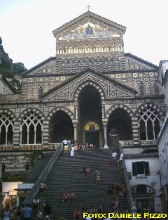 Amalfi-Duomo.jpg (17625 byte)