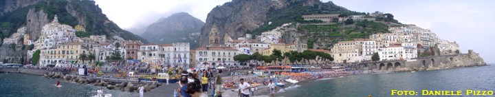 Amalfi - Vista panoramica dal molo (Foto: Daniele Pizzo, 2005)