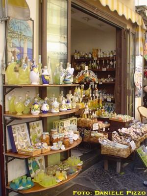 Limoni e limoncello, i sapori inconfondibili della Costiera Amalfitana (foto: Daniele Pizzo, 2007)