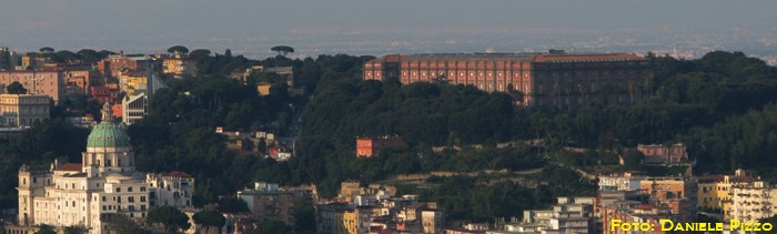La Reggia di Capodimonte, fotografata dal Vomero (foto: Daniele Pizzo, 2009)