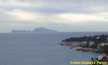 Capri - Veduta da Napoli