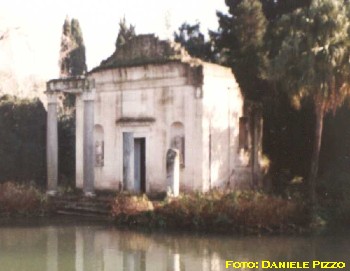 Caserta7.jpg (24819 byte)