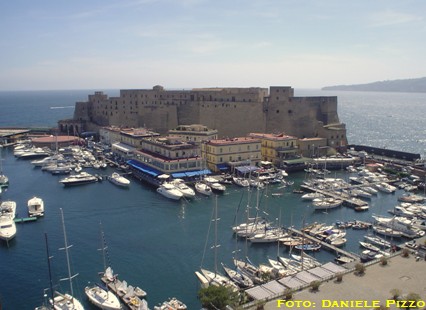 Castel dell'Ovo fotografato dalla terrazza dell'Hotel Excelsior (giugno 2007)