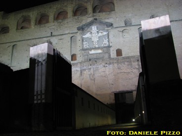 Il ponte e il portale d'accesso a Castel S.Elmo (foto: dicembre 2007)