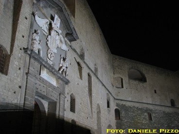 Il bel portale di Castel Sant'Elmo (foto: dicembre 2007)