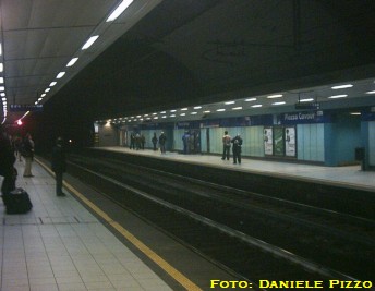 Banchine della stazione Cavour (2006)