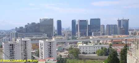 Il Centro Direzionale di Napoli visto dalla Doganella (foto: Daniele Pizzo)