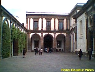 Cortile di ingresso della Certosa (foto 2003)