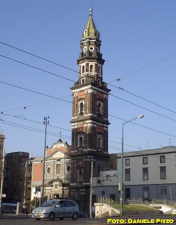 La Chiesa del Carmine in piazza Mercato