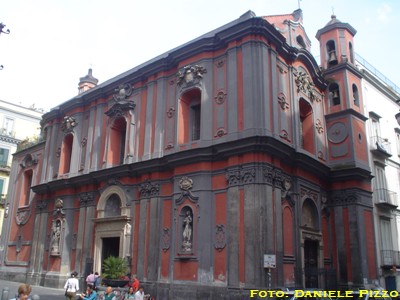 Chiesa di S.Angelo al Nilo, all'angolo tra via Mezzocannone e piazza San Domenico (foto: maggio 2007)