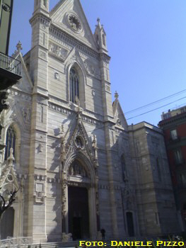 Facciata del Duomo di Napoli (foto: febbraio 2009)