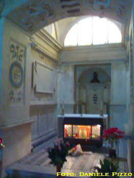 Duomo: Il reliquiario con le ossa di San Gennaro (foto: febbraio 2009)