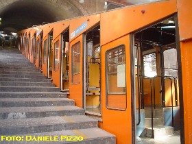 FunicolareChiaia3.jpg (26121 byte)