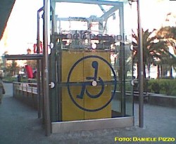 L'assenza di barriere architettoniche nella linea 1 della metropolitana di Napoli (immagine dalla stazione Cilea)