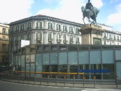 L'esterno dell'Infopoint, a piazza Municipio [Foto: Daniele Pizzo]