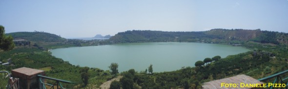 Il cratere che ospita il Lago d'Averno