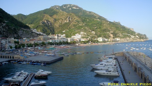 Maiori - Il lungomare e il porticciolo turistico (foto: Daniele Pizzo, 2006)