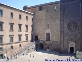 Cortile del Castel Nuovo - Sala dei Baroni e Cappella Palatina (maggio 2007)