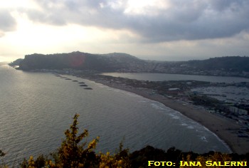 La spiaggia di Miliscola fotografata da Capo Miseno