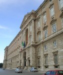 La facciata della Reggia di Caserta, la pi� bella d'Europa dopo Versailles