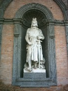 Palazzo Reale - Statua di Federico II