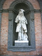 Palazzo Reale - Statua di Carlo III