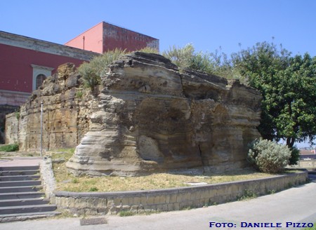 Resti delle antichissime costruzioni romane sul Monte Echia