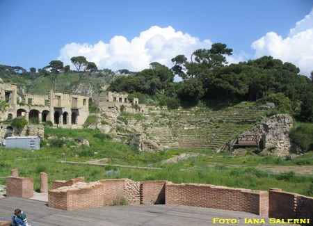 La cavea del teatro nella villa romana di Pausilypon (foto: Iana Salerni)