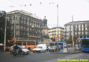 PiazzaGaribaldi1.jpg (30820 byte)