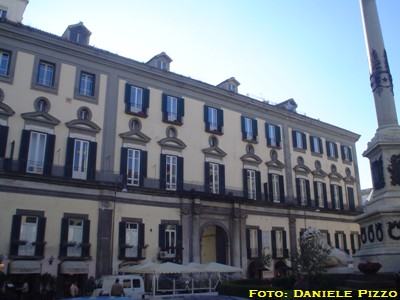 Palazzo Calabritto, a piazza dei Martiri (foto: Daniele Pizzo, gennaio 2009)