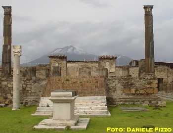 Pompei-Apollo.jpg (30117 byte)