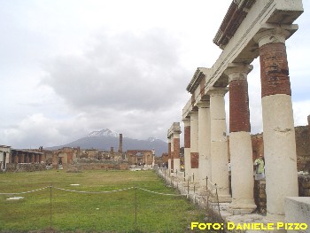 Pompei-Foro2.jpg (27292 byte)