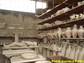 Pompei-Granai.jpg (36869 byte)