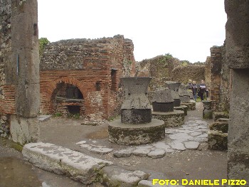 Pompei-Panificio.jpg (35765 byte)