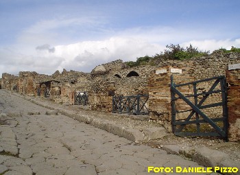 Pompei: Edifici in via Stabiana