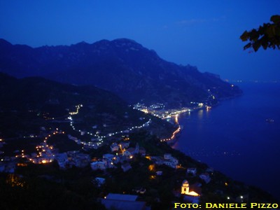 Panorama notturno da Ravello (foto: Daniele Pizzo, 2007)