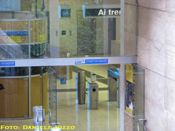 Stazione Salvato Rosa - L'ingresso (foto: Daniele Pizzo, 2007)