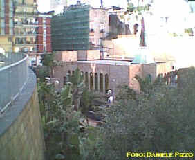 L'edificio e la guglia visti da una delle terrazze 