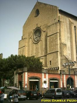 Chiesa di Santa Chiara - facciata principale (foto: luglio 2003)