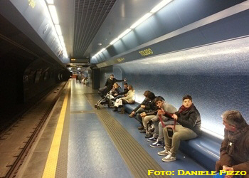 Metropolitana di Napoli - Stazione Toledo (banchina) - foto Daniele Pizzo (Dic. 2012)