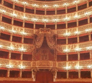 TeatroSanCarlo2.jpg (43482 byte)