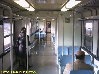 Interno di un treno della Linea 2 (2005)