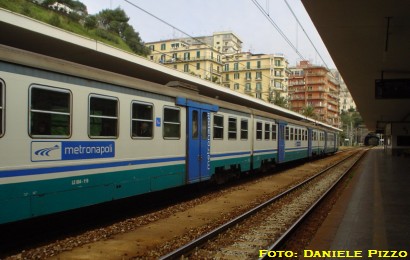 Treno della Linea 2 nella Stazione Mergellina (foto: 2005)