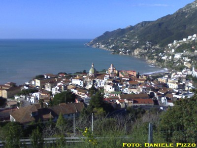 Immagine di Vietri scattata dall'autostrada A3 (foto: Daniele Pizzo, 2008)