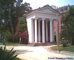 Un tempietto in stile neoclassico