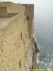 Una parete a picco sul mare, sul versante occidentale